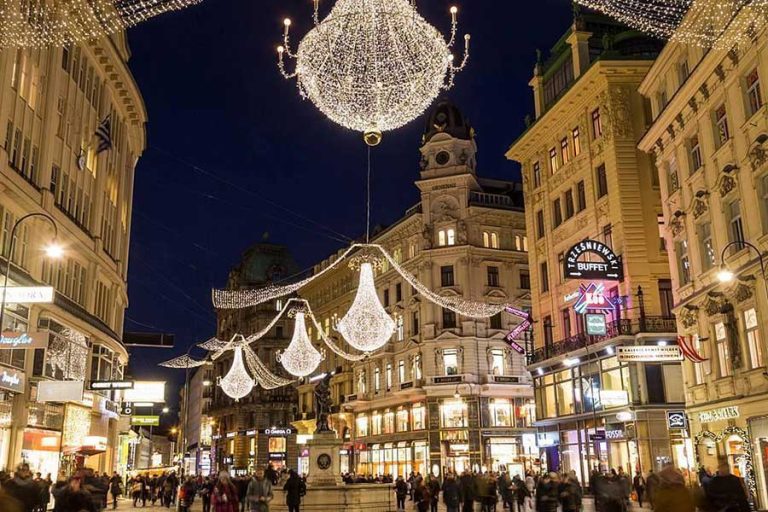 Bright Ideas: Creative Christmas Light Displays to Dazzle Your Neighbors