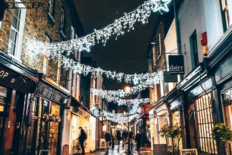 Light Up Your Holidays: Top Christmas Light Design Trends for 2024