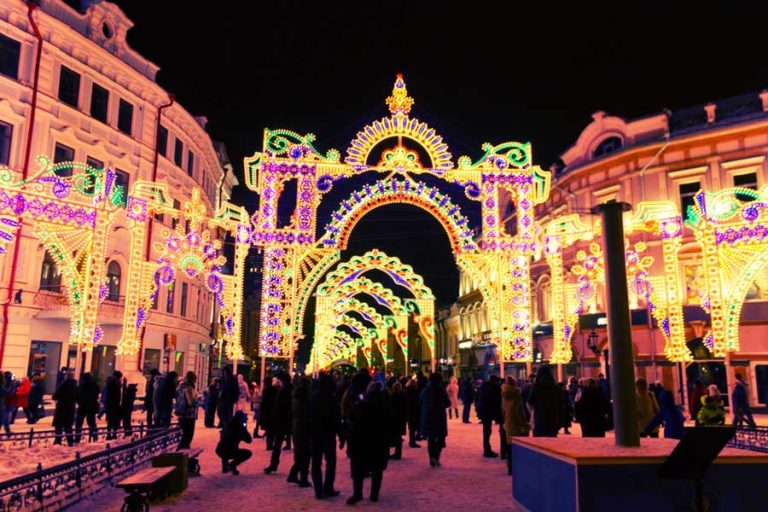 Sparkling Nights: The Advantages of Professional Christmas Light Installation